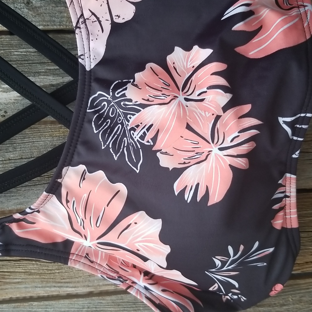 YOUNIQUE NWT DOUBLE CRISS CROSS STRAP TROPICAL BATHING SUIT TOP LARGE - Picture 2 of 8